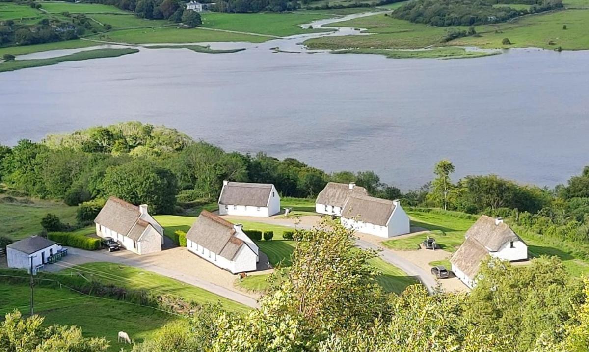 Corofin Lake Cottages Exterior photo